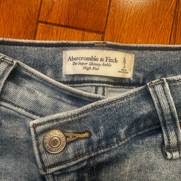 Abercrombie & Fitch supper skinny ankle jeans - Picture 2 of 3